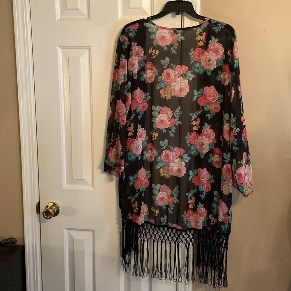 Liberty Love Women’s Black Floral Open Boho Fringe Duster Size Medium - Picture 2 of 7